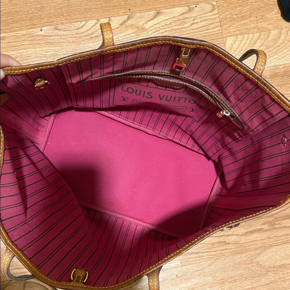 Louis Vuitton Monogram Neverfull MM - Picture 7 of 14